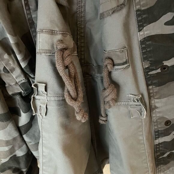 ⚡️ Universal Thread Camo Utility Jacket ~ Size XS ⚡️ - Picture 5 of 7